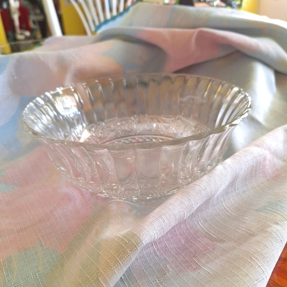 CRYSTAL GLASS FRUIT BOWL